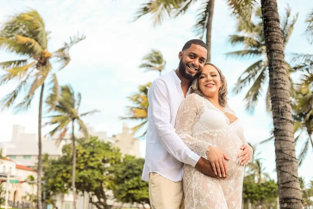 Maternity Studio Photoshoot in Miami: Celebrate Your Pregnancy with Beautiful Pictures