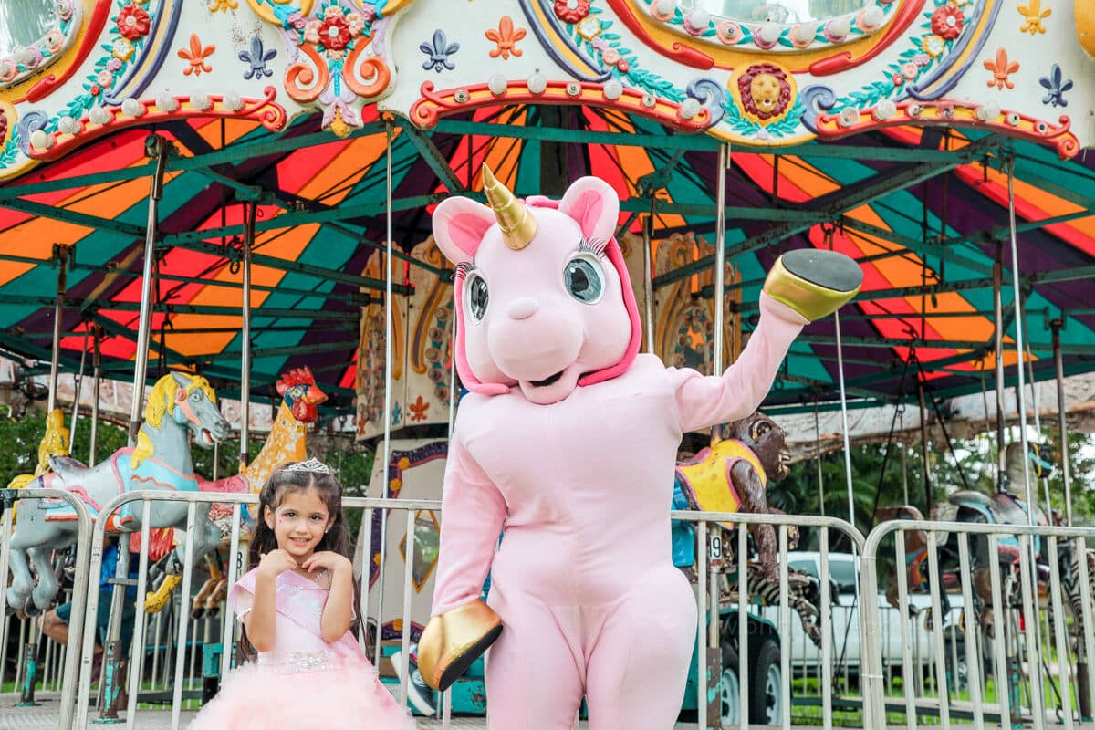 Smiling family celebrating a kid’s birthday party in Miami, professionally photographed