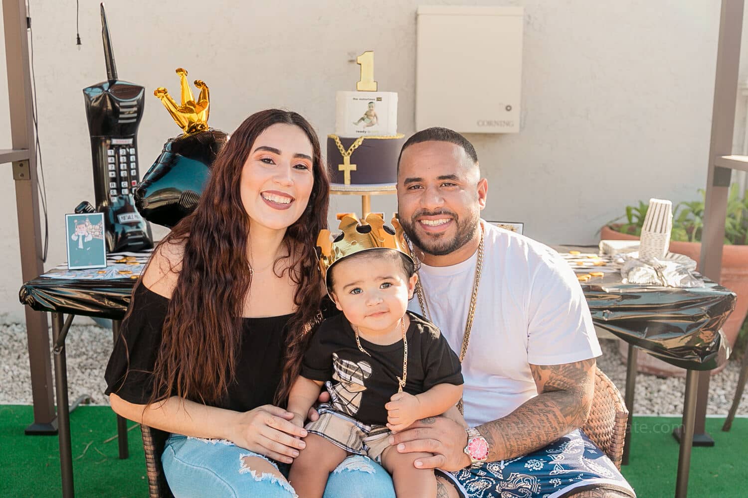 Miami photographer capturing a child’s 1st birthday party with family, balloons, and joyful celebration moments