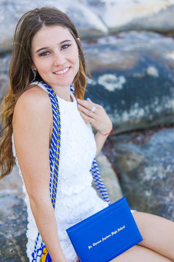 9 Creative Graduation Photoshoot Ideas 2024 For Memorable Day 9 Graduation photography florida