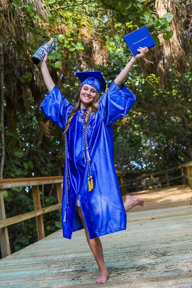 9 Creative Graduation Photoshoot Ideas 2024 For Memorable Day 11 Senior girl graduation pose