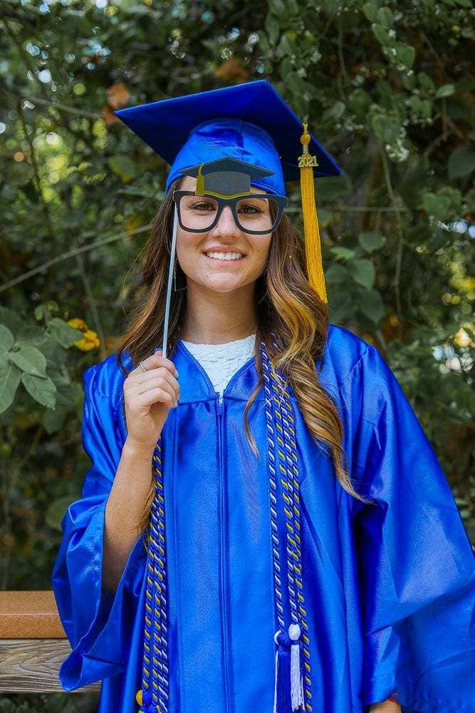 9 Creative Graduation Photoshoot Ideas 2024 For Memorable Day 10 Senir graduation photographer miami