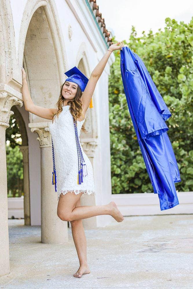 9 Creative Graduation Photoshoot Ideas 2024 For Memorable Day 6 University student graduation photoshoot
