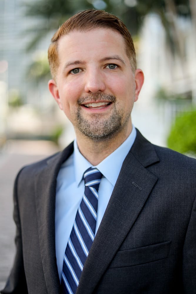 Headshot Photographer Miami 16 miami headshot photographer studio Brickell linkedin profile 10